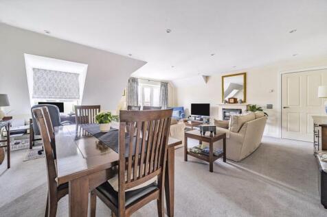 Living/dining room 