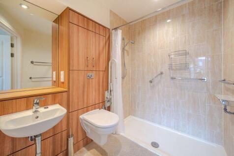 Ensuite shower room