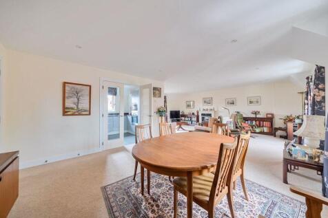 Dining area through to kitchen