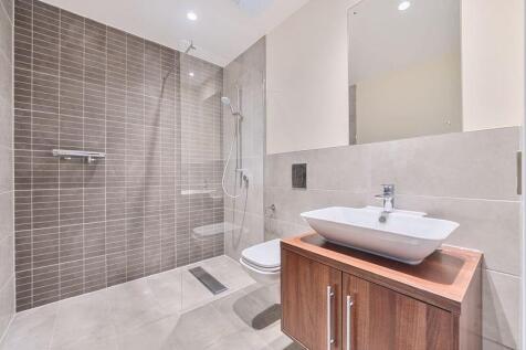 Shower room to master bedroom