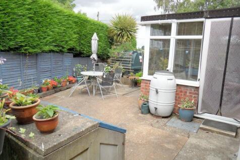 SIDE PATIO