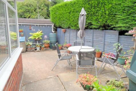 SIDE PATIO