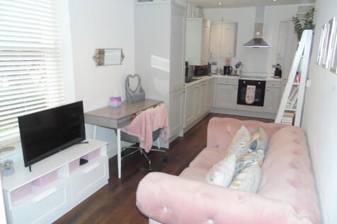 LOUNGE/KITCHEN AREA