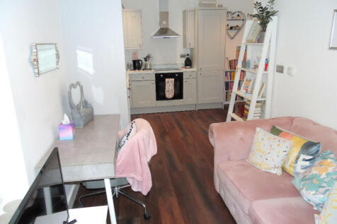 LOUNGE/KITCHEN AREA