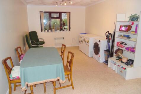 GARDEN/GAMES ROOM