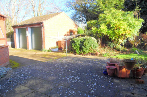 GARAGE &amp; REAR GARDEN