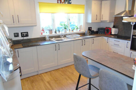 KITCHEN/BREAKFAST RM