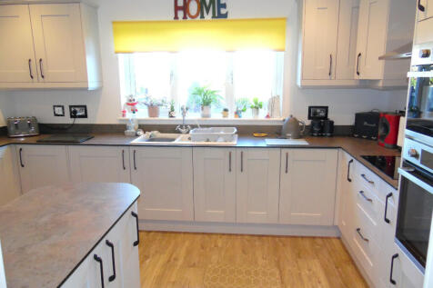 KITCHEN/BREAKFAST RM
