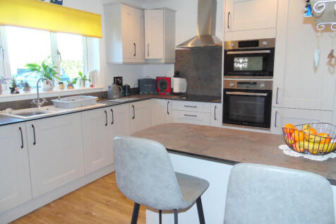 KITCHEN/BREAKFAST RM