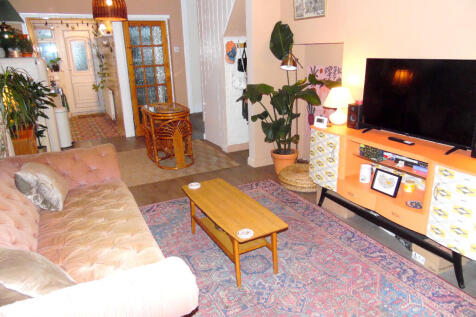 LOUNGE/DINER