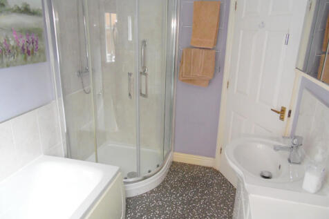 BATH/SHOWER ROOM