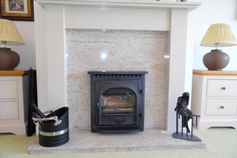 LOUNGE FIREPLACE