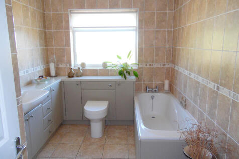 BATH/SHOWER ROOM