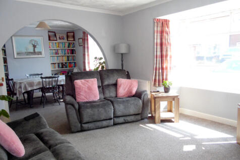 LOUNGE &amp; DINING ROOM