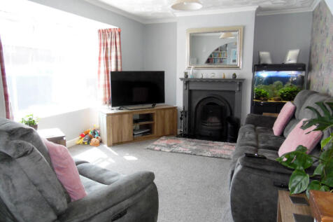 LOUNGE &amp; DINING ROOM