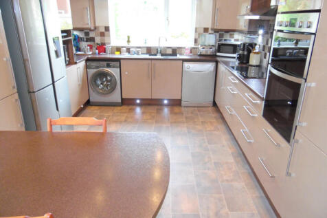 KITCHEN/BREAKFAST RM