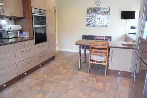 KITCHEN/BREAKFAST RM