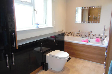 BATH/SHOWER ROOM