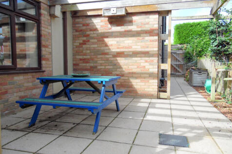 SIDE/ REAR GARDEN