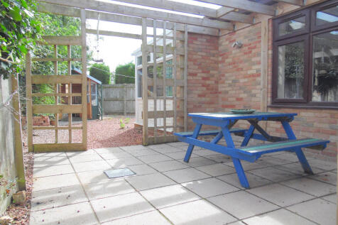 SIDE/ REAR GARDEN