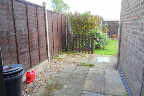 SIDE PATIO