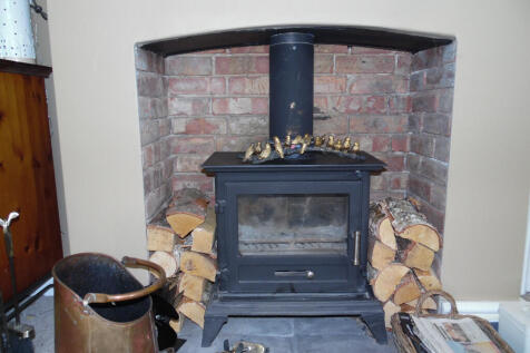 LOUNGE FIREPLACE