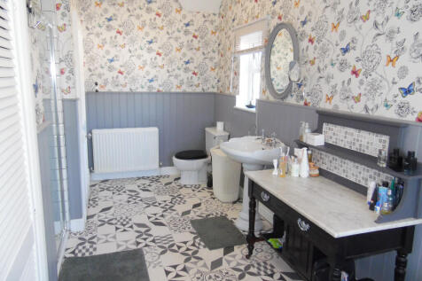 BATH/SHOWER ROOM