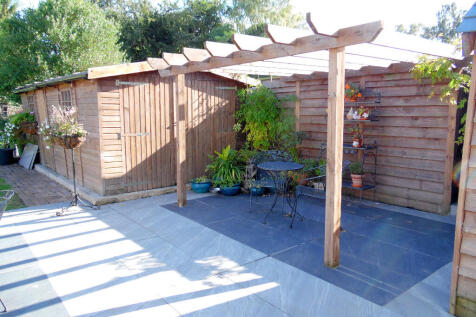 WORKSHOP &amp; PERGOLA