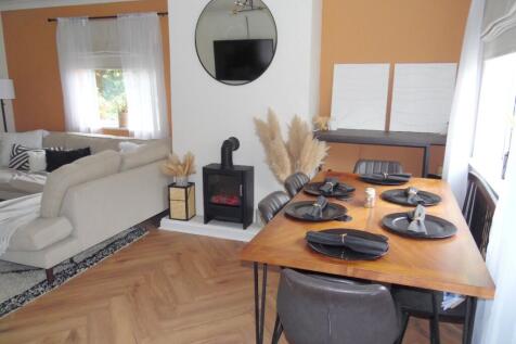 LOUNGE/DINER