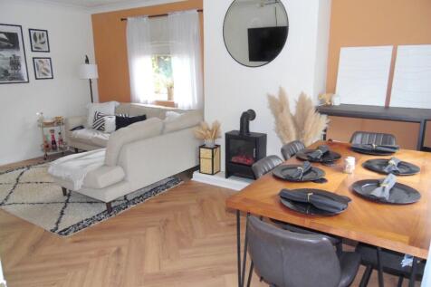 LOUNGE/DINER