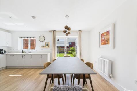 Lounge and Dining Area