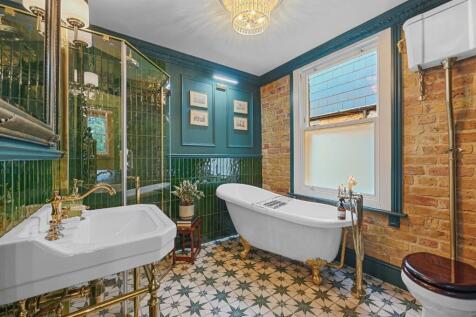 Bath/Shower Room