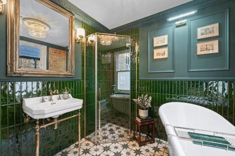 Bath/Shower Room