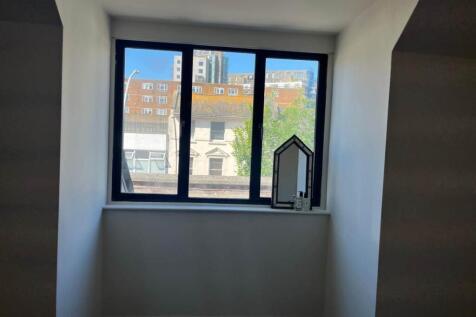 Large bedroom 3
