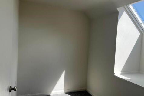 Small bedroom 4