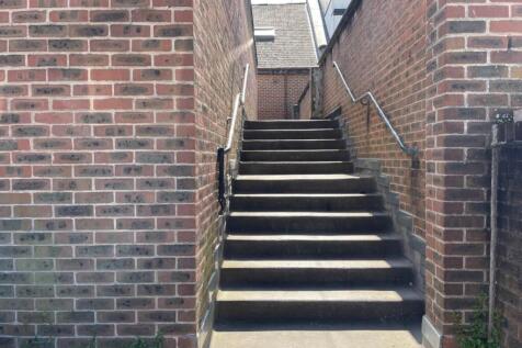 Bottom_of_steps