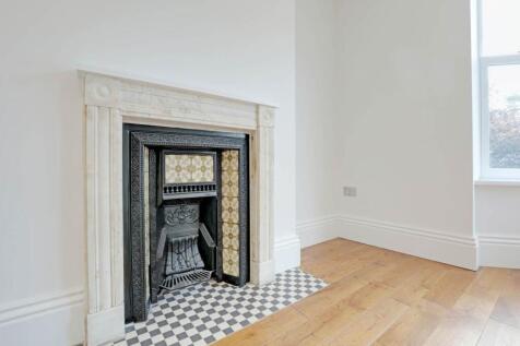Front Bedroom (2)
