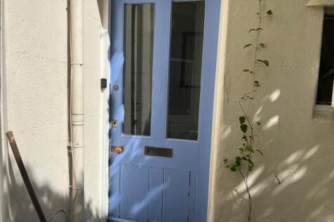 Front Door to Flat 