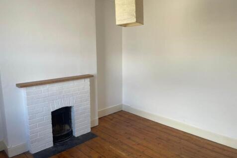 Bedroom 2 pic 3
