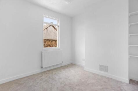 18 camden rear bed 2