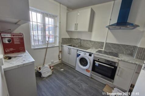 GROUND FLOOR KITCHEN