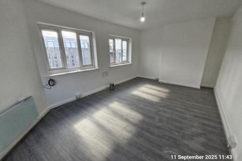 FIRST FLOOR RECEPTION ROOM