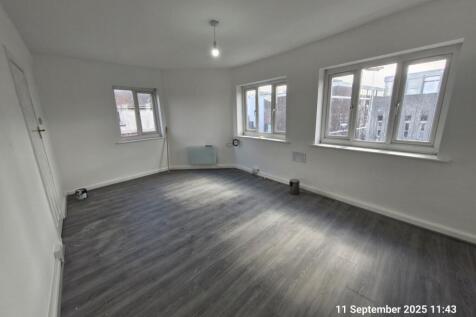 FIRST FLOOR RECEPTION ROOM 