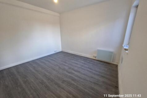 FIRST FLOOR - MASTER BEDROOM 
