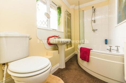 Bedroom 1 en suite