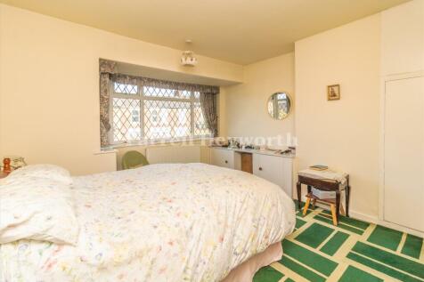 Bedroom 1 image 2