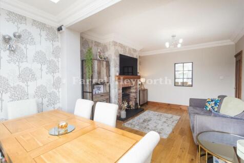Lounge and dining 3