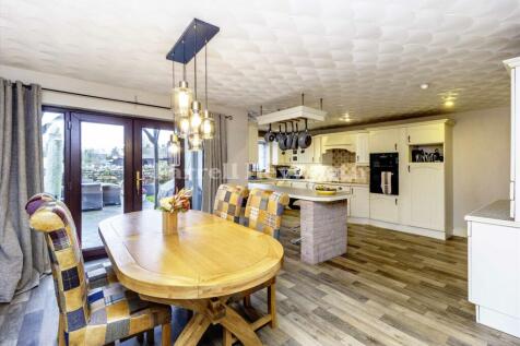 Kitchen Dining room 