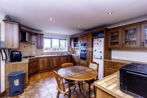Kitchen dining room