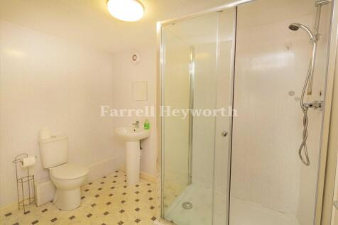Bedroom 1 en suite